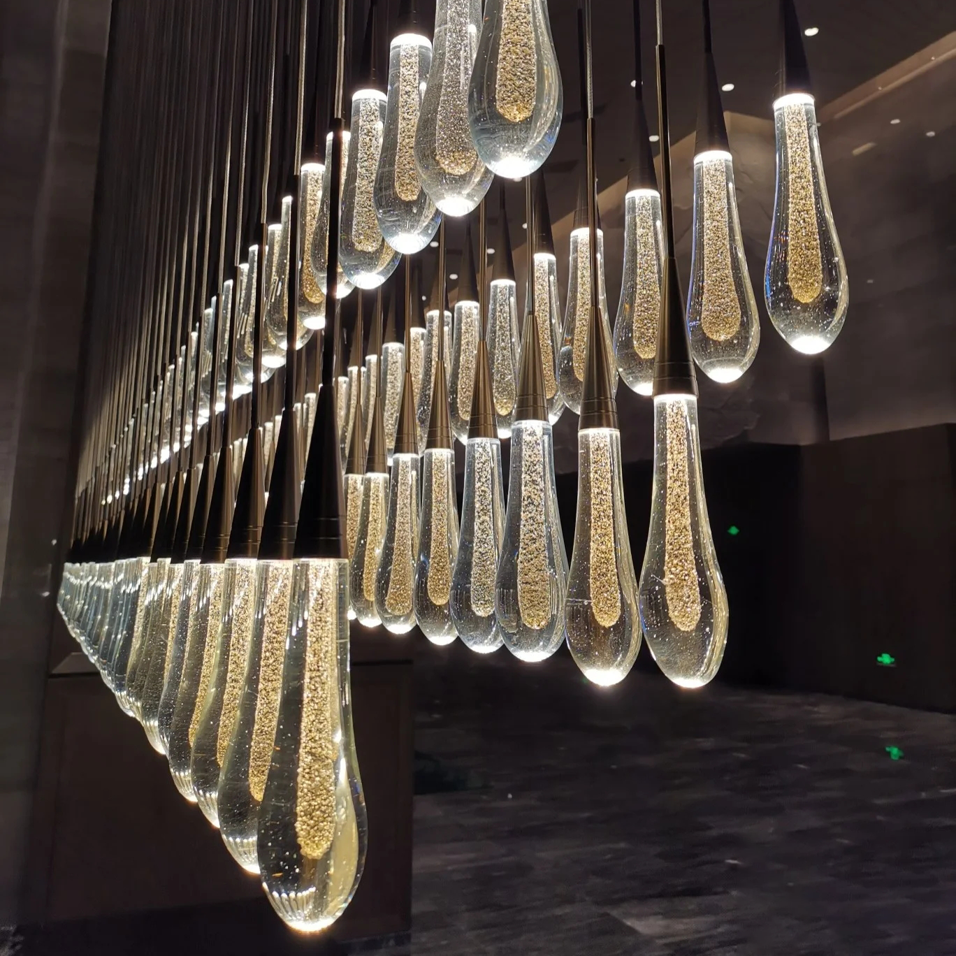 Solitaire Linear Chandelier